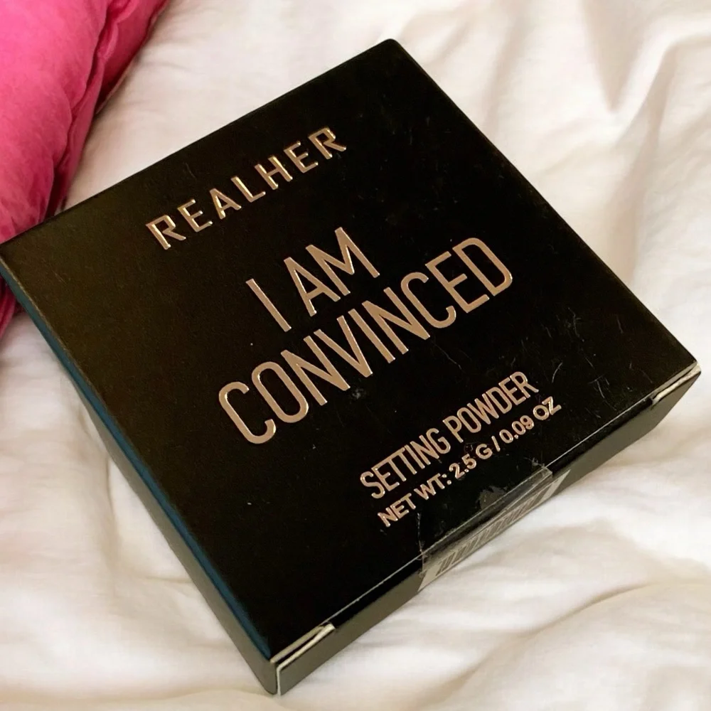 💎 REALHER Setting Powder in Shade I Am Convinced
